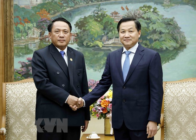 Le vice-PM Lê Minh Khai reçoit le ministre des Finances du Laos ảnh 1 Le vice-PM Lê Minh Khai reçoit le ministre des Finances du Laos ảnh 1