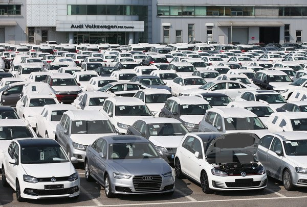 Mi-décembre: bond des importations de véhicules ảnh 1