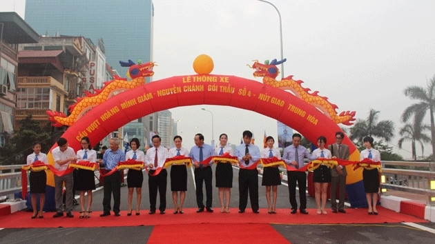 Hanoi : ouverture au trafic de l'autopont Hoàng Minh Giam - Nguyên Chanh ảnh 1 Hanoi : ouverture au trafic de l'autopont Hoàng Minh Giam - Nguyên Chanh ảnh 1