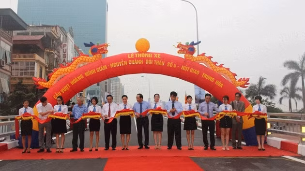 Hanoi : ouverture au trafic de l'autopont Hoàng Minh Giam - Nguyên Chanh ảnh 1