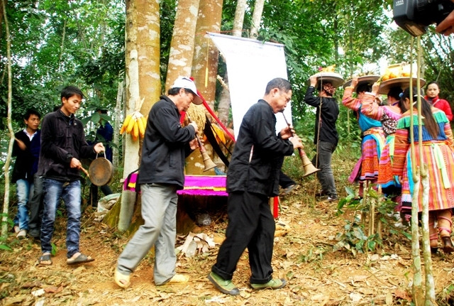 Le culte dédié au génie de la forêt des ethnies de Lào Cai ảnh 1 Le culte dédié au génie de la forêt des ethnies de Lào Cai ảnh 1