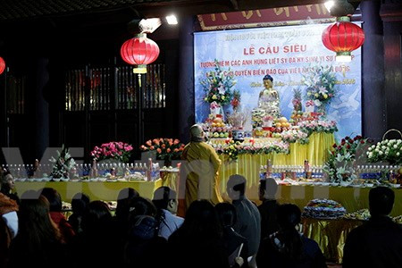 Célébration de la naissance de Bouddha en Ukraine et en République tchèque ảnh 2 Célébration de la naissance de Bouddha en Ukraine et en République tchèque ảnh 2