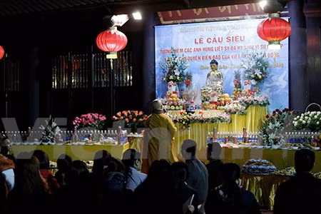 Célébration de la naissance de Bouddha en Ukraine et en République tchèque ảnh 2