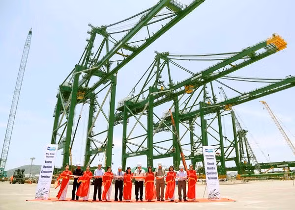 Doosan Vina exporte trois grues "made in Vietnam" en Inde ảnh 1