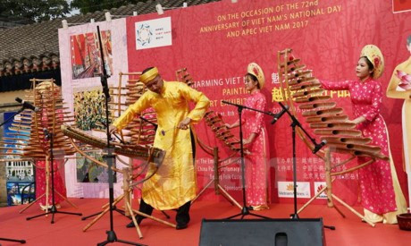 Exposition de peinture sur le Vietnam à Pékin ảnh 1