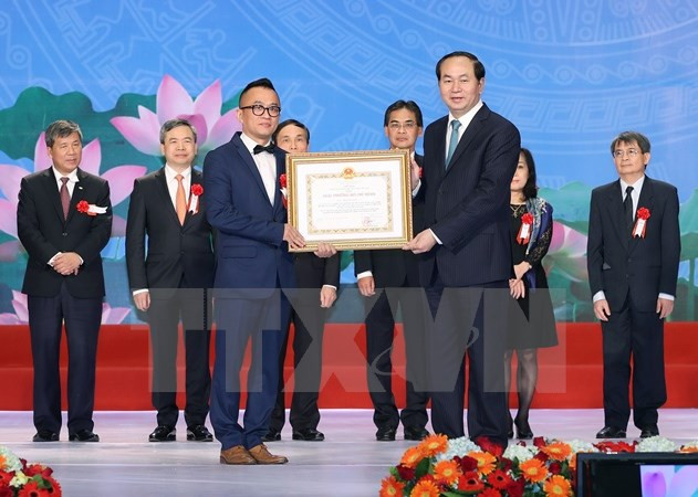 Remise du prix Hô Chi Minh à des scientifiques ảnh 1 Remise du prix Hô Chi Minh à des scientifiques ảnh 1