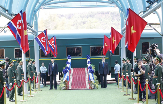 Le président Kim Jong-un termine sa visite officielle d’amitié au Vietnam ảnh 13 Le président Kim Jong-un termine sa visite officielle d’amitié au Vietnam ảnh 13