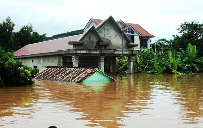Quang Nam remet des maisons résistantes aux inondations aux familles touchées ảnh 1 Quang Nam remet des maisons résistantes aux inondations aux familles touchées ảnh 1