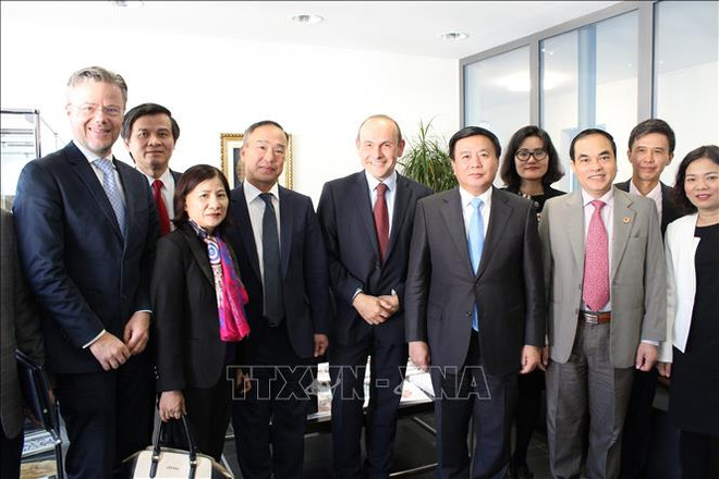 Une délégation du Parti communiste du Vietnam en visite de travail en Suisse ảnh 1 Une délégation du Parti communiste du Vietnam en visite de travail en Suisse ảnh 1