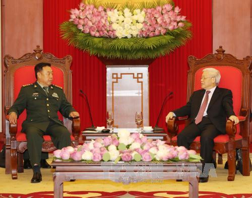 Le leader du PCV et le PM reçoivent le vice-président de la Commission militaire centrale chinoise ảnh 1 Le leader du PCV et le PM reçoivent le vice-président de la Commission militaire centrale chinoise ảnh 1