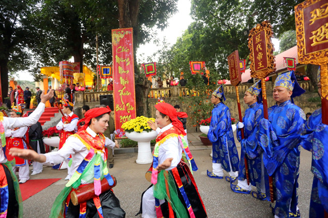 Offrande d’encens en hommage des rois de Thang Long – Hanoi ảnh 3 Offrande d’encens en hommage des rois de Thang Long – Hanoi ảnh 3