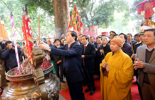 Offrande d’encens en hommage des rois de Thang Long – Hanoi ảnh 4 Offrande d’encens en hommage des rois de Thang Long – Hanoi ảnh 4
