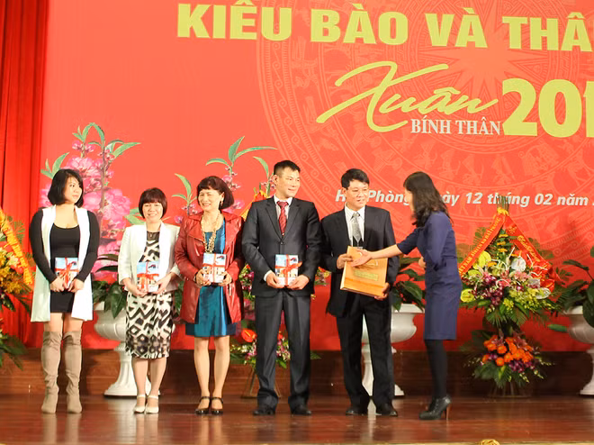 À Hai Phong, rencontre printanière de Viêt kiêu à l’occasion du Têt du Singe ảnh 2
