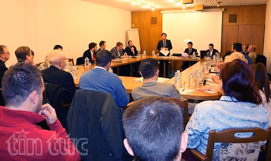 Présentation de l’environnement d'affaires du Vietnam à des partenaires tchèques ảnh 1