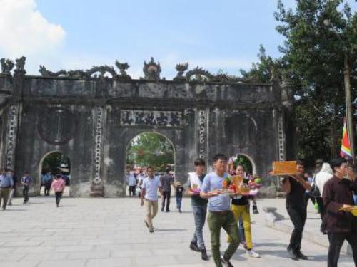 Têt : de nombreux touristes à Ca Mau et à Hai Duong ảnh 1