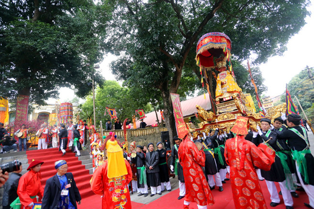 Offrande d’encens en hommage des rois de Thang Long – Hanoi ảnh 2 Offrande d’encens en hommage des rois de Thang Long – Hanoi ảnh 2
