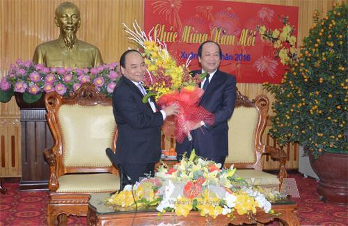 Le vice-Premier ministre Nguyên Xuân Phuc formule des vœux du Têt à Hà Nam ảnh 1 Le vice-Premier ministre Nguyên Xuân Phuc formule des vœux du Têt à Hà Nam ảnh 1