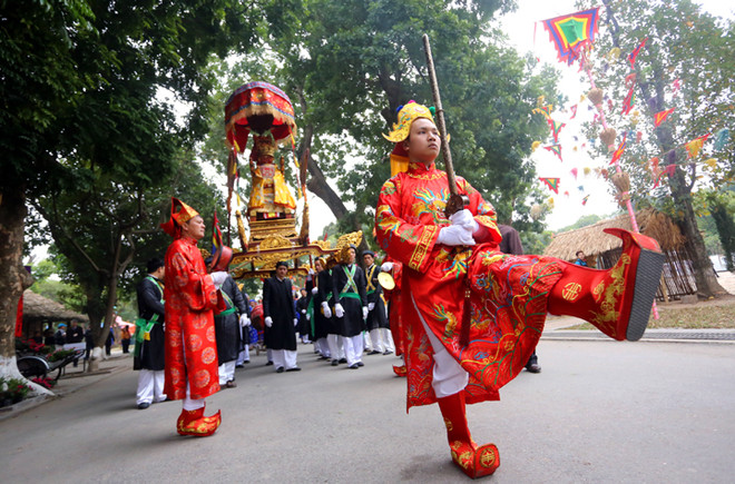 Offrande d’encens en hommage des rois de Thang Long – Hanoi ảnh 1 Offrande d’encens en hommage des rois de Thang Long – Hanoi ảnh 1