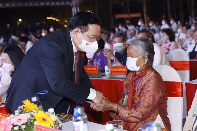 Le président de l’AN au 30e anniversaire du rétablissement de Tra Vinh ảnh 1