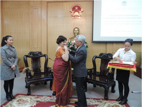Distinction à l'ambassadrice d'Inde au Vietnam ảnh 1 Distinction à l'ambassadrice d'Inde au Vietnam ảnh 1