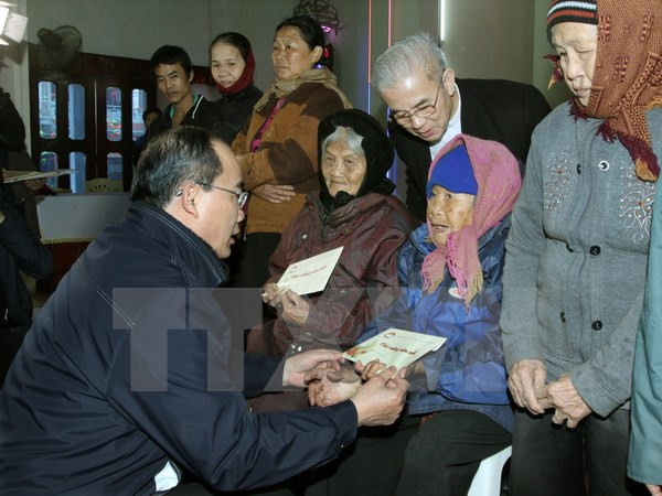A l’approche du Têt, cadeaux à gogo pour des personnes démunies ảnh 1 A l’approche du Têt, cadeaux à gogo pour des personnes démunies ảnh 1