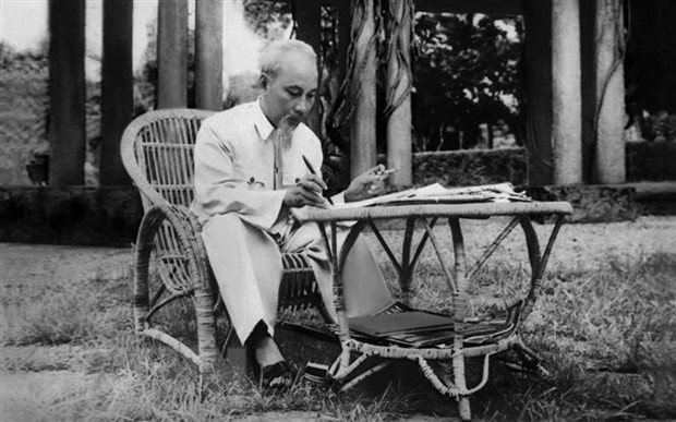 Des érudits indiens témoignent de leurs bons sentiments envers le Président Hô Chi Minh ảnh 1 Des érudits indiens témoignent de leurs bons sentiments envers le Président Hô Chi Minh ảnh 1