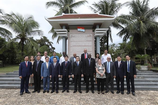 Le président de l'ANPP de Cuba rend hommage au leader Fidel Castro à Quang Tri ảnh 2 Le président de l'ANPP de Cuba rend hommage au leader Fidel Castro à Quang Tri ảnh 2