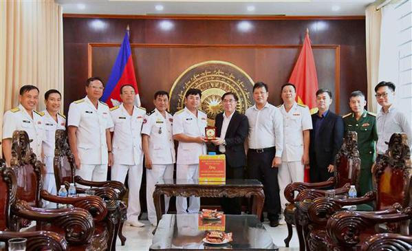 Les marines vietnamiennes et cambodgiennes renforcent leurs liens d’amitié ảnh 2 Les marines vietnamiennes et cambodgiennes renforcent leurs liens d’amitié ảnh 2