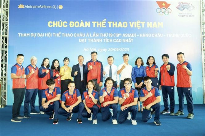 Une délégation d'athlètes vietnamiens part pour l'ASIAD 19 en Chine ảnh 1 Une délégation d'athlètes vietnamiens part pour l'ASIAD 19 en Chine ảnh 1