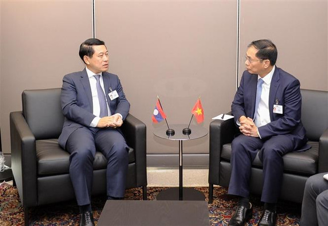 Le ministre des AE Bui Thanh Son rencontre de hauts responsables du Laos, des Îles Salomon, de l'Ouganda et de l'UE ảnh 1 Le ministre des AE Bui Thanh Son rencontre de hauts responsables du Laos, des Îles Salomon, de l'Ouganda et de l'UE ảnh 1
