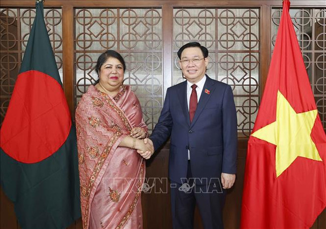Les plus hauts législateurs vietnamien et bangladaise s’entretiennent à Dhaka ảnh 1 Les plus hauts législateurs vietnamien et bangladaise s’entretiennent à Dhaka ảnh 1