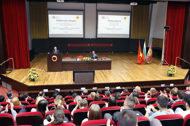 Le président de l’AN Vuong Dinh Huê parle des orientations pour les relations Vietnam-Bulgarie ảnh 1 Le président de l’AN Vuong Dinh Huê parle des orientations pour les relations Vietnam-Bulgarie ảnh 1