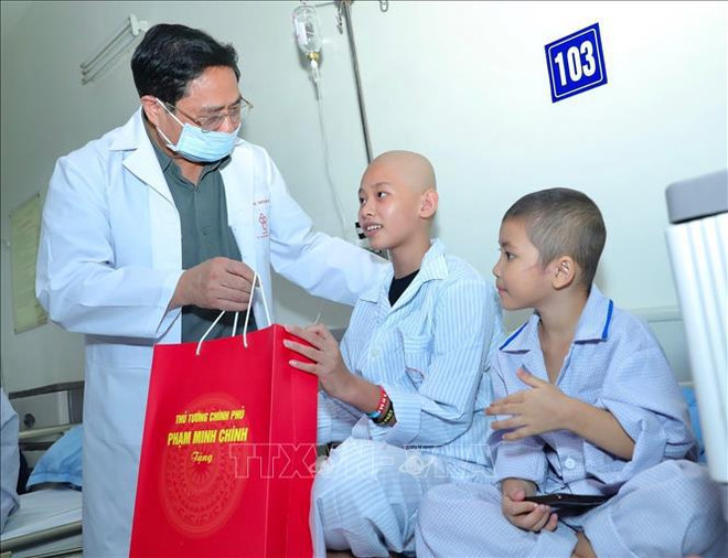 Fête de la mi-automne : le PM offre des cadeaux aux enfants patients souffrant de problèmes liés au sang ảnh 1 Fête de la mi-automne : le PM offre des cadeaux aux enfants patients souffrant de problèmes liés au sang ảnh 1
