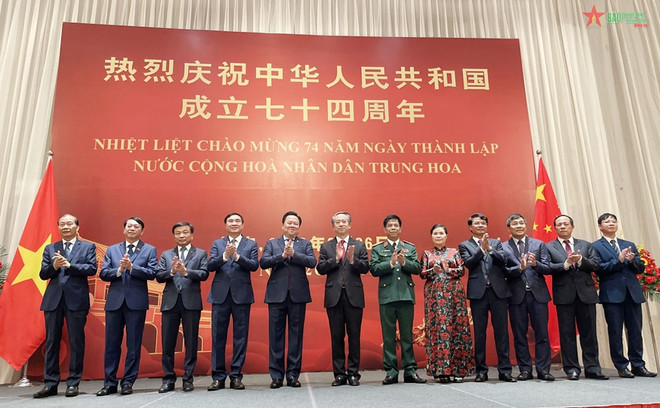 La 74e Fête nationale de la Chine célébrée à Hanoi ảnh 1 La 74e Fête nationale de la Chine célébrée à Hanoi ảnh 1