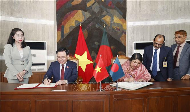 Les plus hauts législateurs vietnamien et bangladaise s’entretiennent à Dhaka ảnh 3 Les plus hauts législateurs vietnamien et bangladaise s’entretiennent à Dhaka ảnh 3