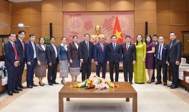 Promotion de la coopération entre les Assemblées nationales du Vietnam et du Laos ảnh 2 Promotion de la coopération entre les Assemblées nationales du Vietnam et du Laos ảnh 2
