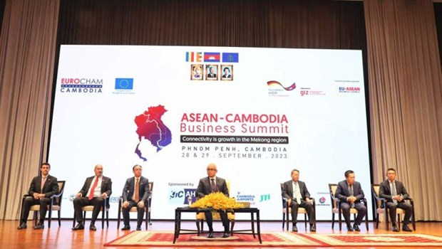 Sommet des affaires ASEAN-Cambodge tenu à Phnom Penh ảnh 1 Sommet des affaires ASEAN-Cambodge tenu à Phnom Penh ảnh 1