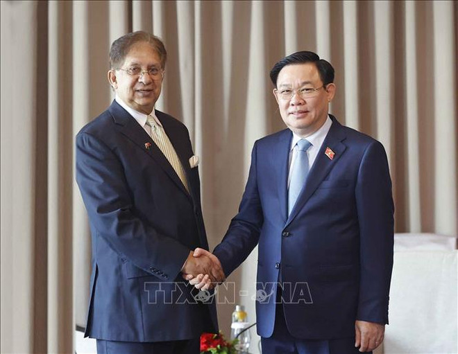 Vuong Dinh Huê reçoit le président de l'Association d'amitié Bangladesh-Vietnam ảnh 1 Vuong Dinh Huê reçoit le président de l'Association d'amitié Bangladesh-Vietnam ảnh 1