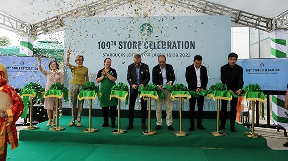 Café : Starbucks ouvre son 100e magasin au Vietnam ảnh 1