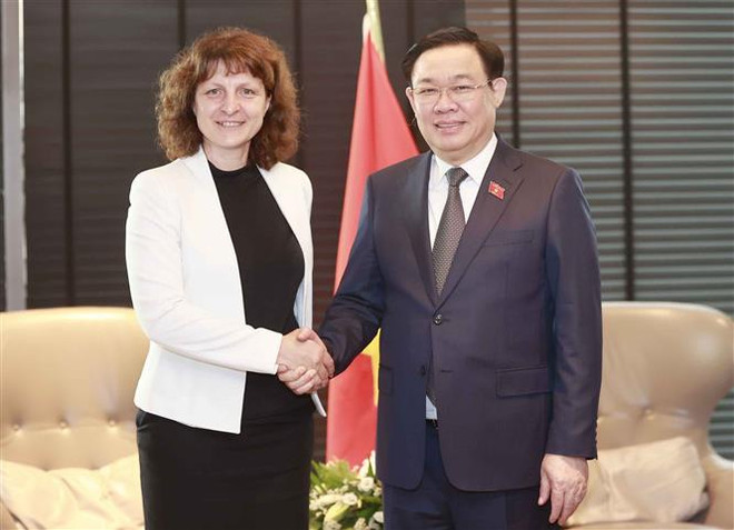 Le président de l'AN Vuong Dinh Huê reçoit des dirigeants de groupes économiques de Bulgarie et du Danemark ảnh 2 Le président de l'AN Vuong Dinh Huê reçoit des dirigeants de groupes économiques de Bulgarie et du Danemark ảnh 2