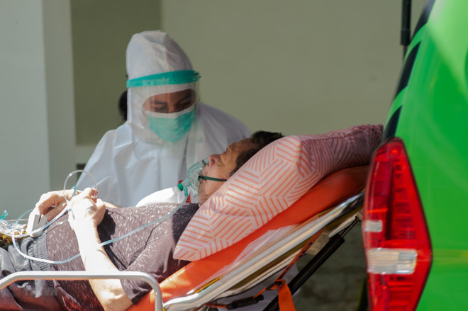 COVID-19: record du nombre de contaminations quotidiennes en Indonésie ảnh 1