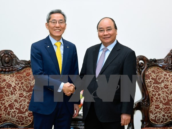 Le PM Nguyên Xuân Phuc reçoit le président du groupe sud-coréen KB Kookmin ảnh 1 Le PM Nguyên Xuân Phuc reçoit le président du groupe sud-coréen KB Kookmin ảnh 1