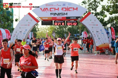 Nombre record de participants au 4e Marathon international Techcombank ảnh 1 Nombre record de participants au 4e Marathon international Techcombank ảnh 1