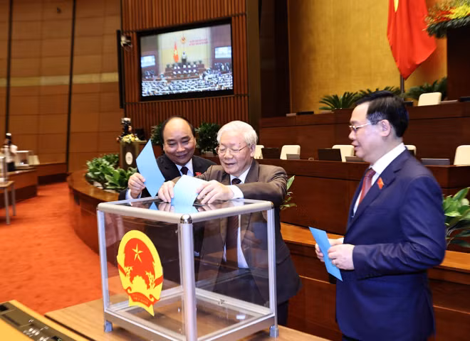 Le Premier ministre Nguyen Xuan Phuc libéré de ses fonctions ảnh 1