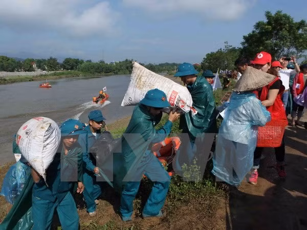 Le PM appelle la population à être active dans la confrontation aux fléaux naturels ảnh 1