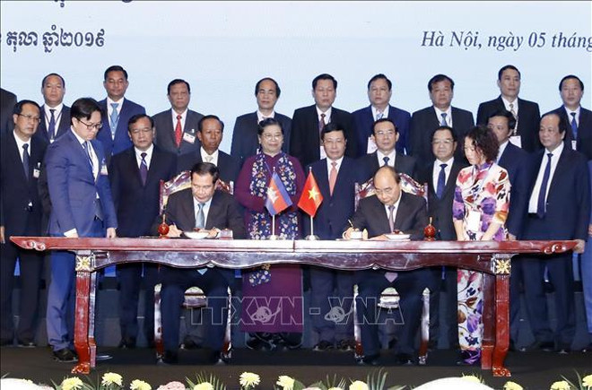 Cambodge : les journaux apprécient la dernière visite du PM au Vietnam ảnh 1 Cambodge : les journaux apprécient la dernière visite du PM au Vietnam ảnh 1