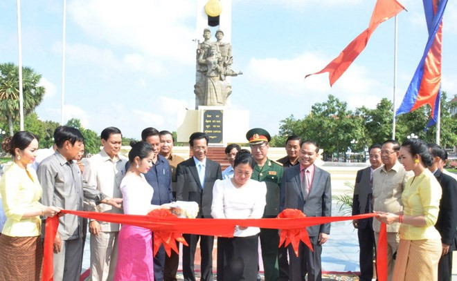 Le Cambodge inaugure un monument aux soldats volontaires vietnamiens ảnh 1 Le Cambodge inaugure un monument aux soldats volontaires vietnamiens ảnh 1