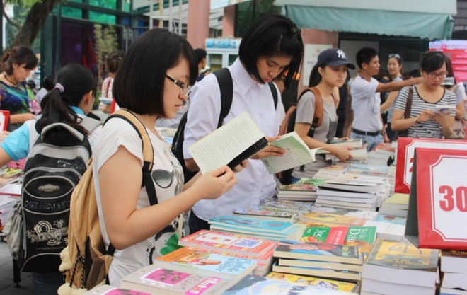 Salon du livre d'automne au Musée des femmes vietnamiennes ảnh 1 Salon du livre d'automne au Musée des femmes vietnamiennes ảnh 1