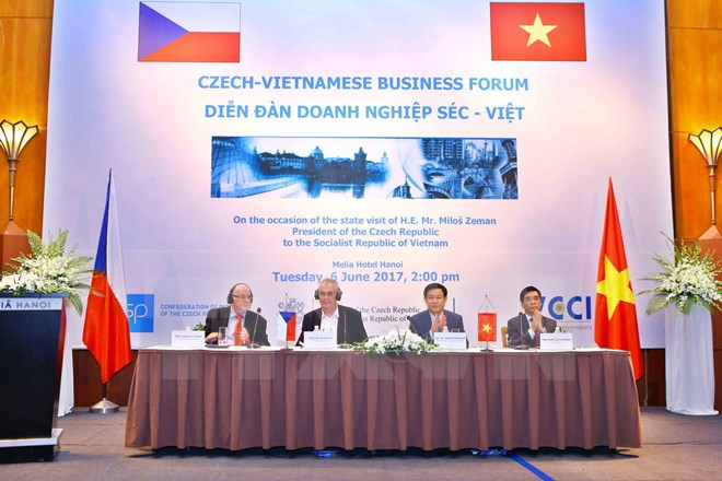 Forum d’affaires Vietnam-République tchèque à Hanoï ảnh 1 Forum d’affaires Vietnam-République tchèque à Hanoï ảnh 1