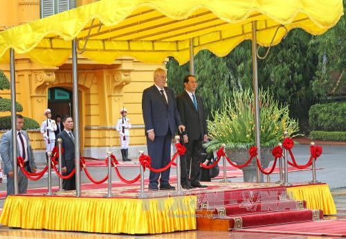 Le président tchèque débute sa visite d’Etat au Vietnam ảnh 1 Le président tchèque débute sa visite d’Etat au Vietnam ảnh 1